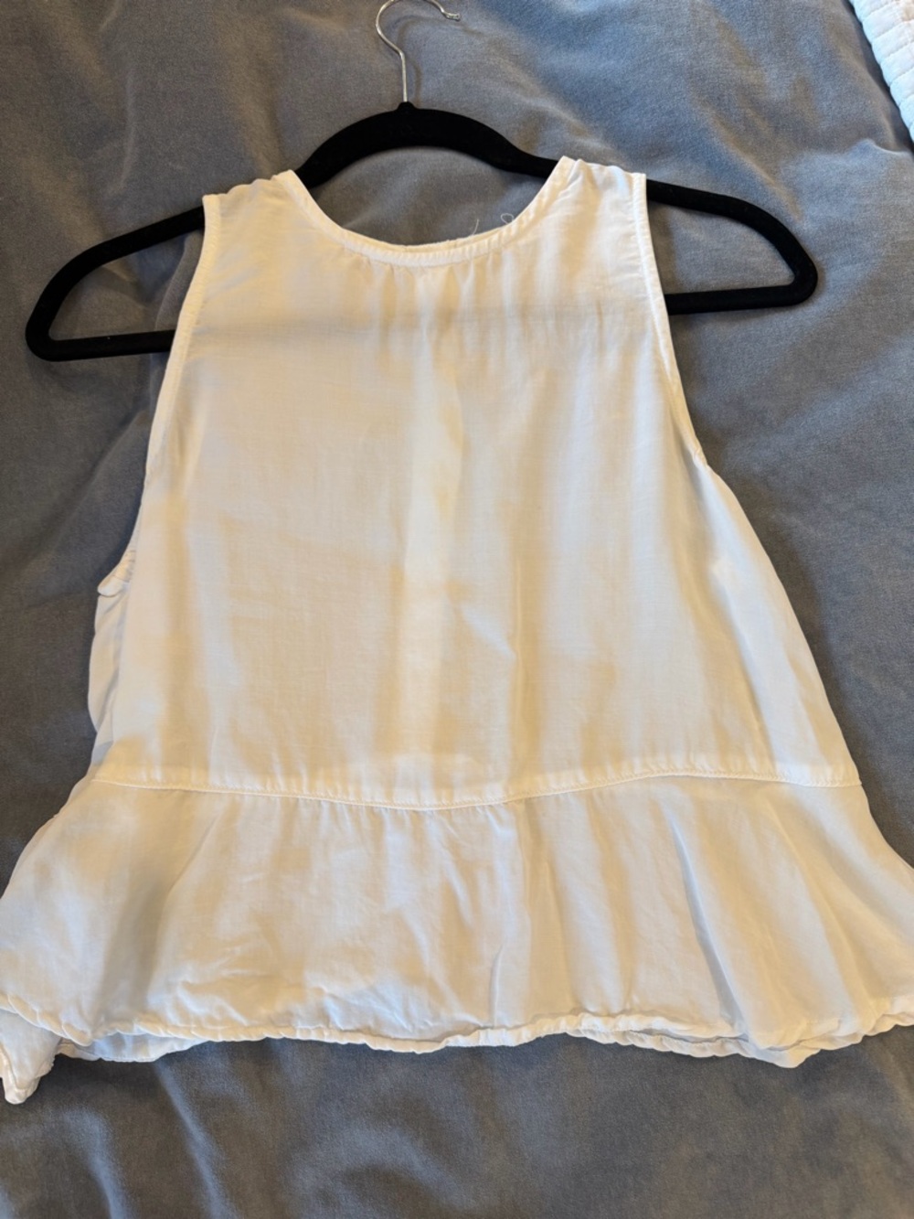 Bella Dahl White button-back Sleeveless blouse